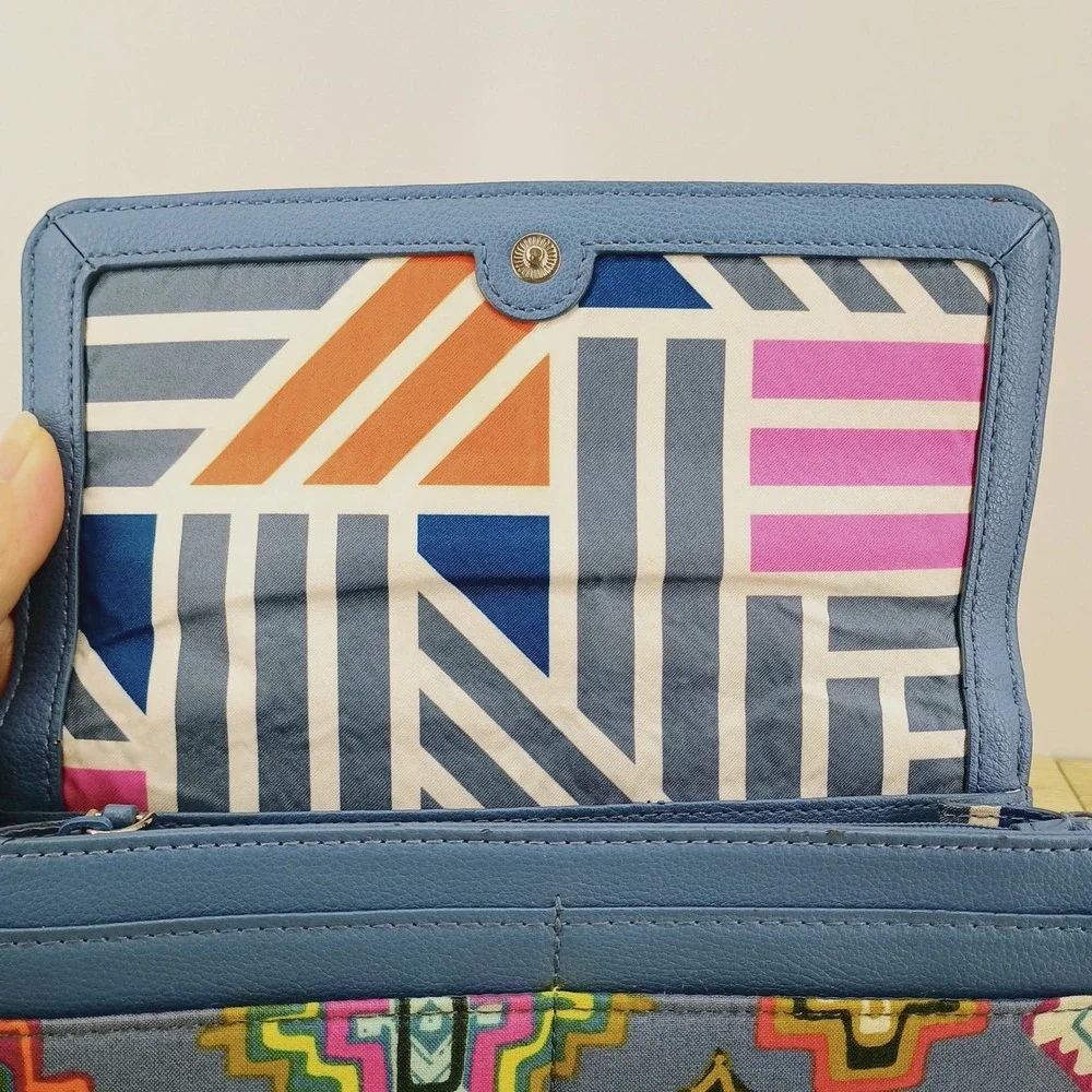 Vera Bradley Trifold Wallet Audrey Painted Medallions Blue Canvas Fabric